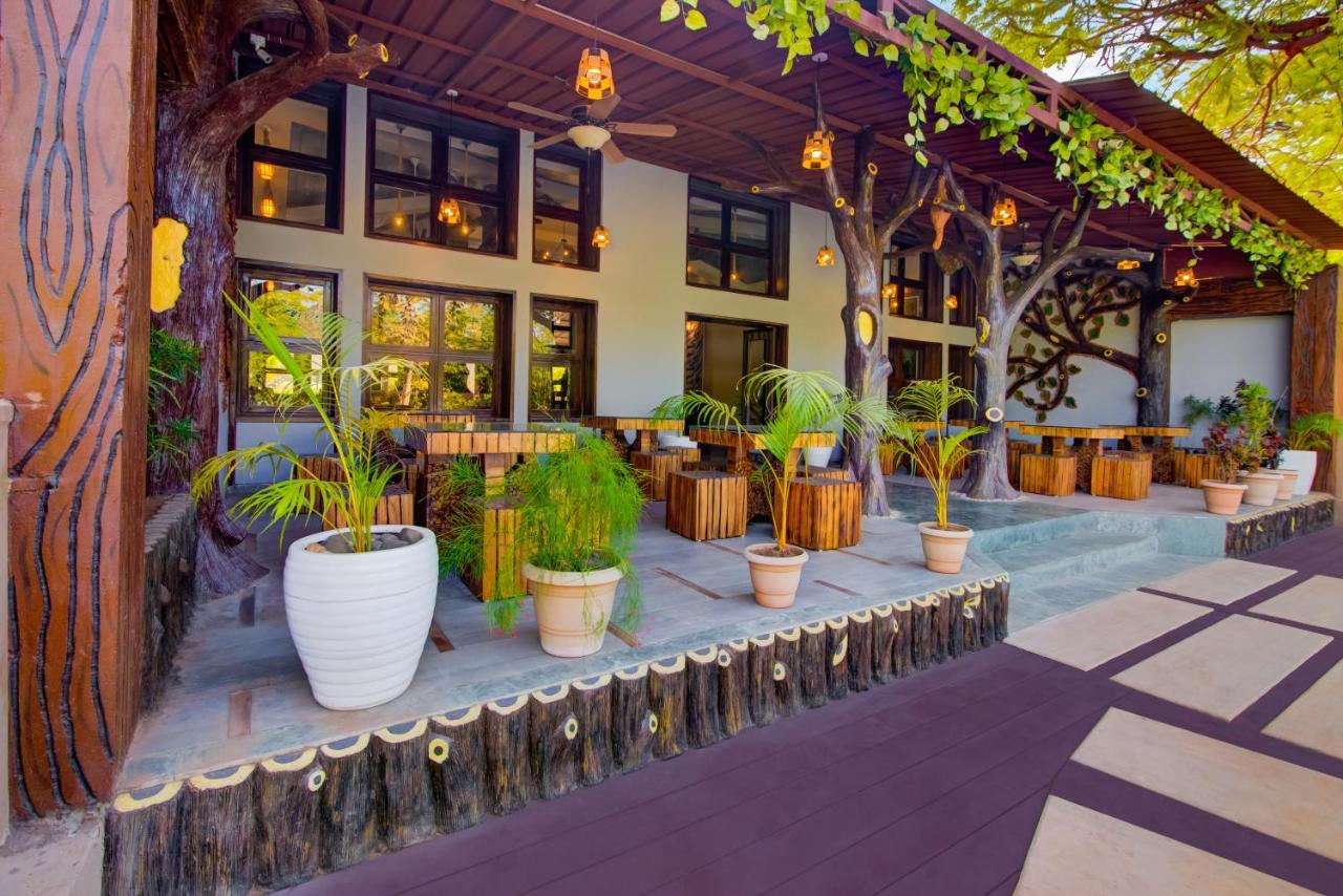 Hotel Club Mahindra Netrang Extérieur photo