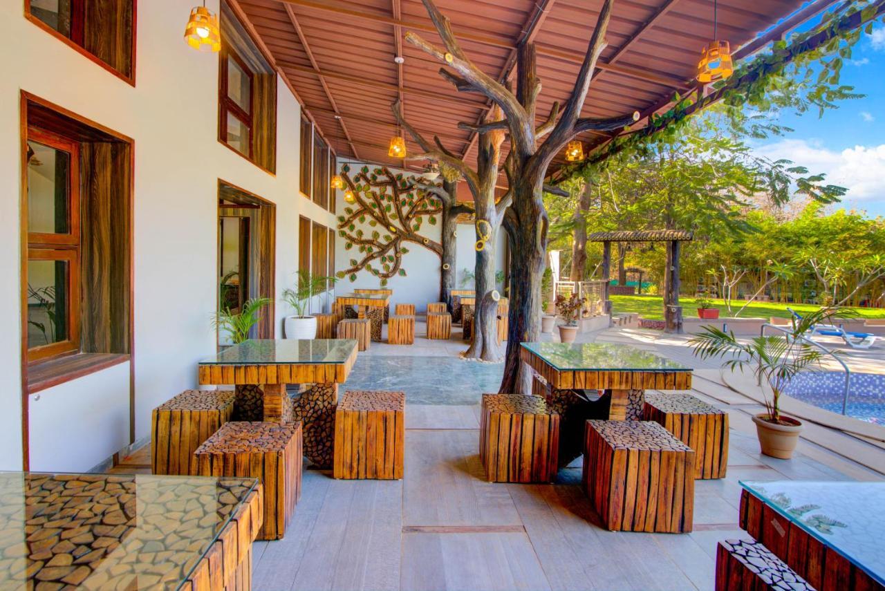 Hotel Club Mahindra Netrang Extérieur photo