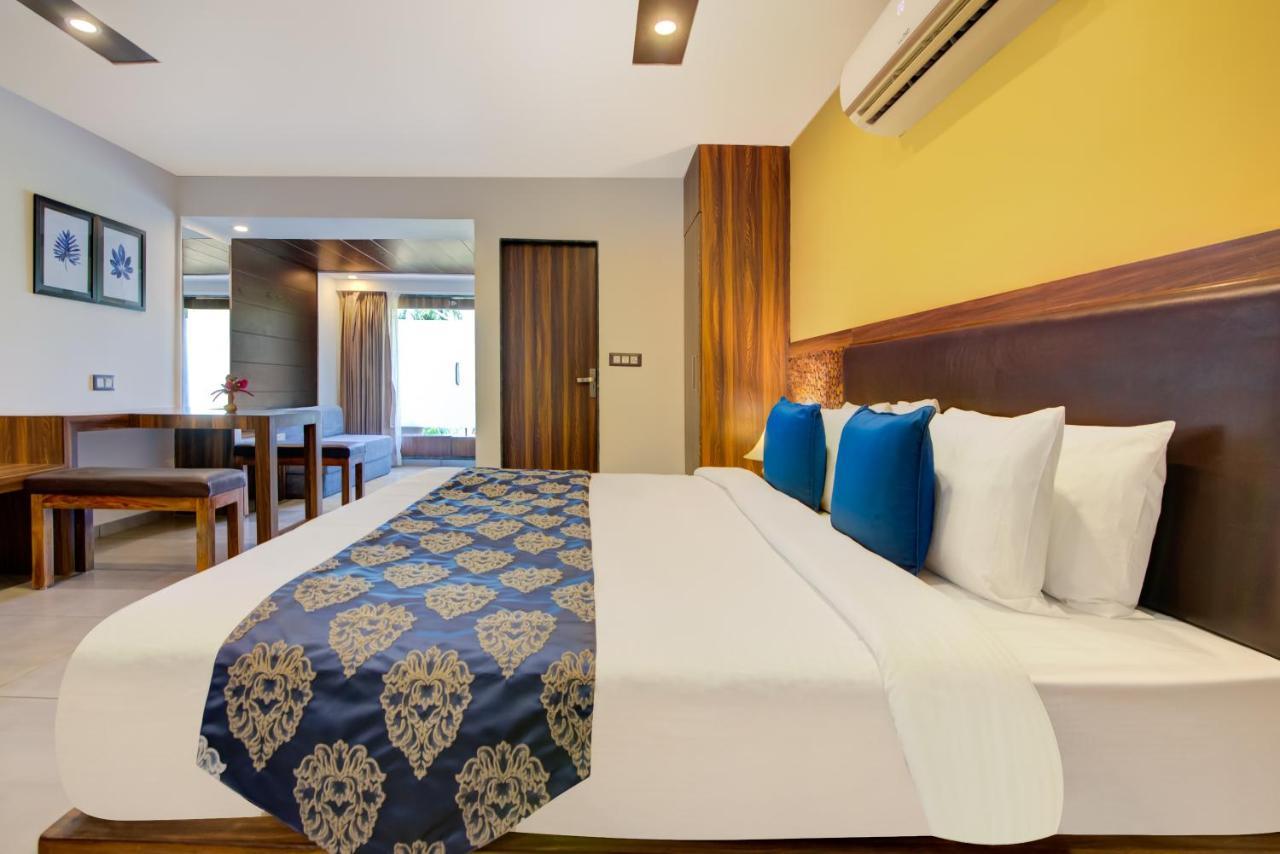Hotel Club Mahindra Netrang Extérieur photo