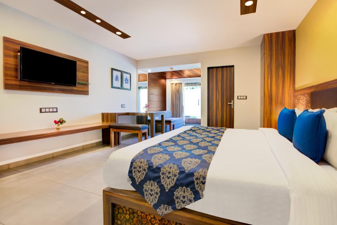Hotel Club Mahindra Netrang Extérieur photo