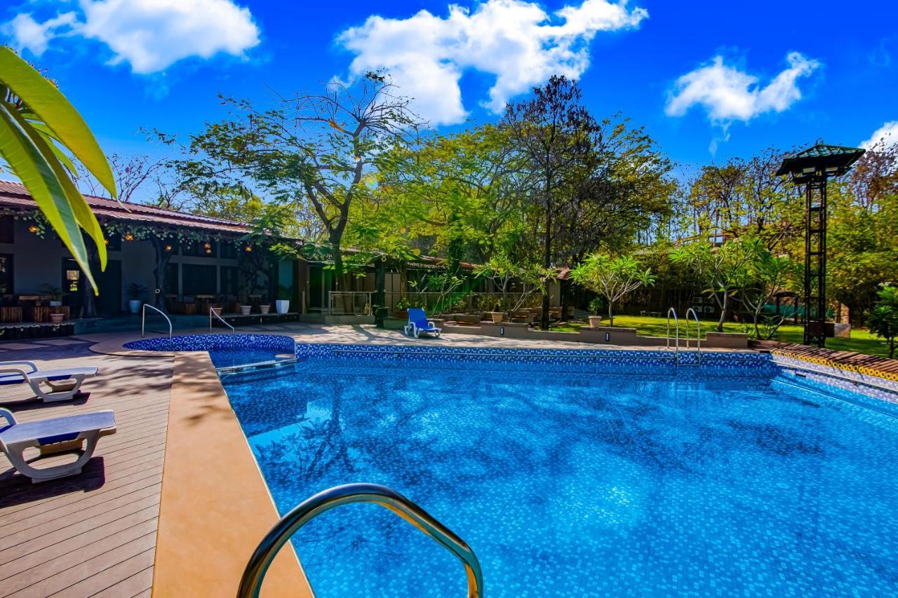 Hotel Club Mahindra Netrang Extérieur photo