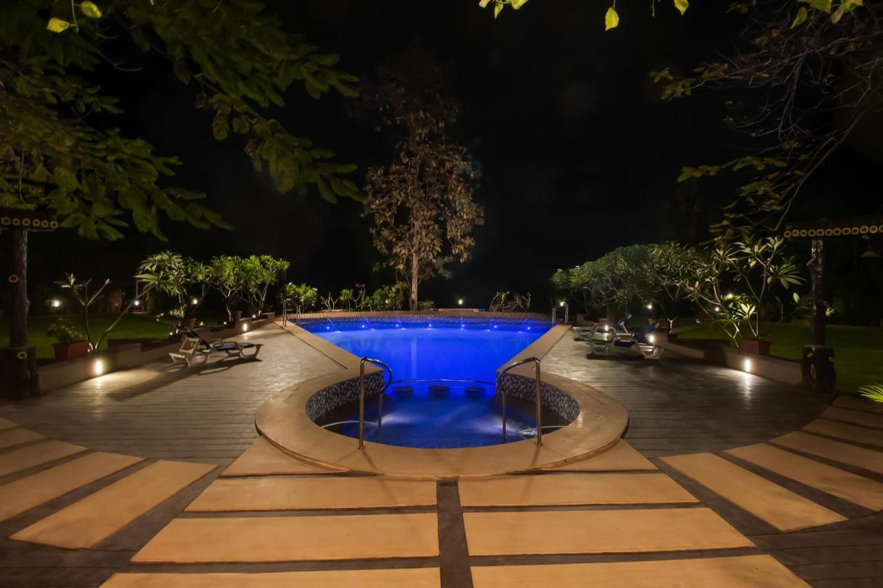 Hotel Club Mahindra Netrang Extérieur photo