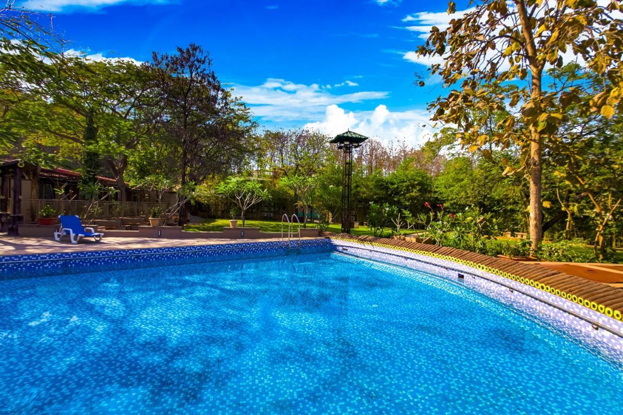 Hotel Club Mahindra Netrang Extérieur photo