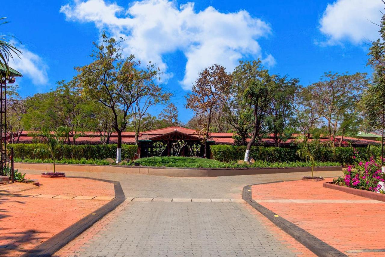 Hotel Club Mahindra Netrang Extérieur photo