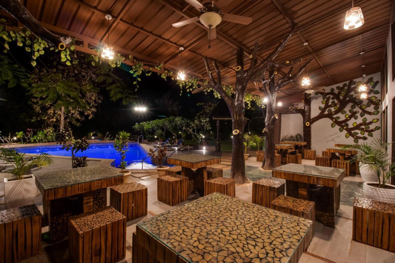 Hotel Club Mahindra Netrang Extérieur photo