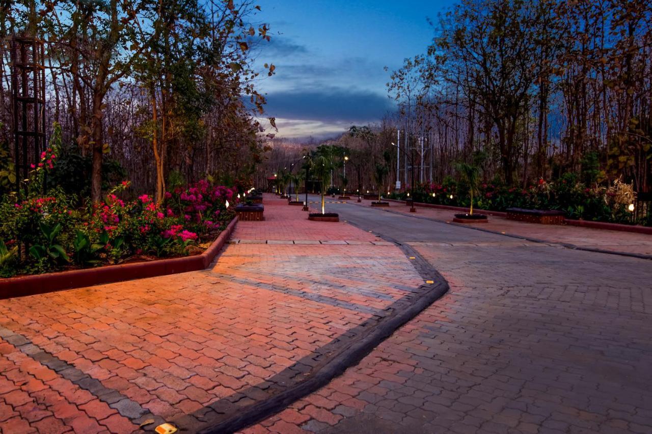 Hotel Club Mahindra Netrang Extérieur photo